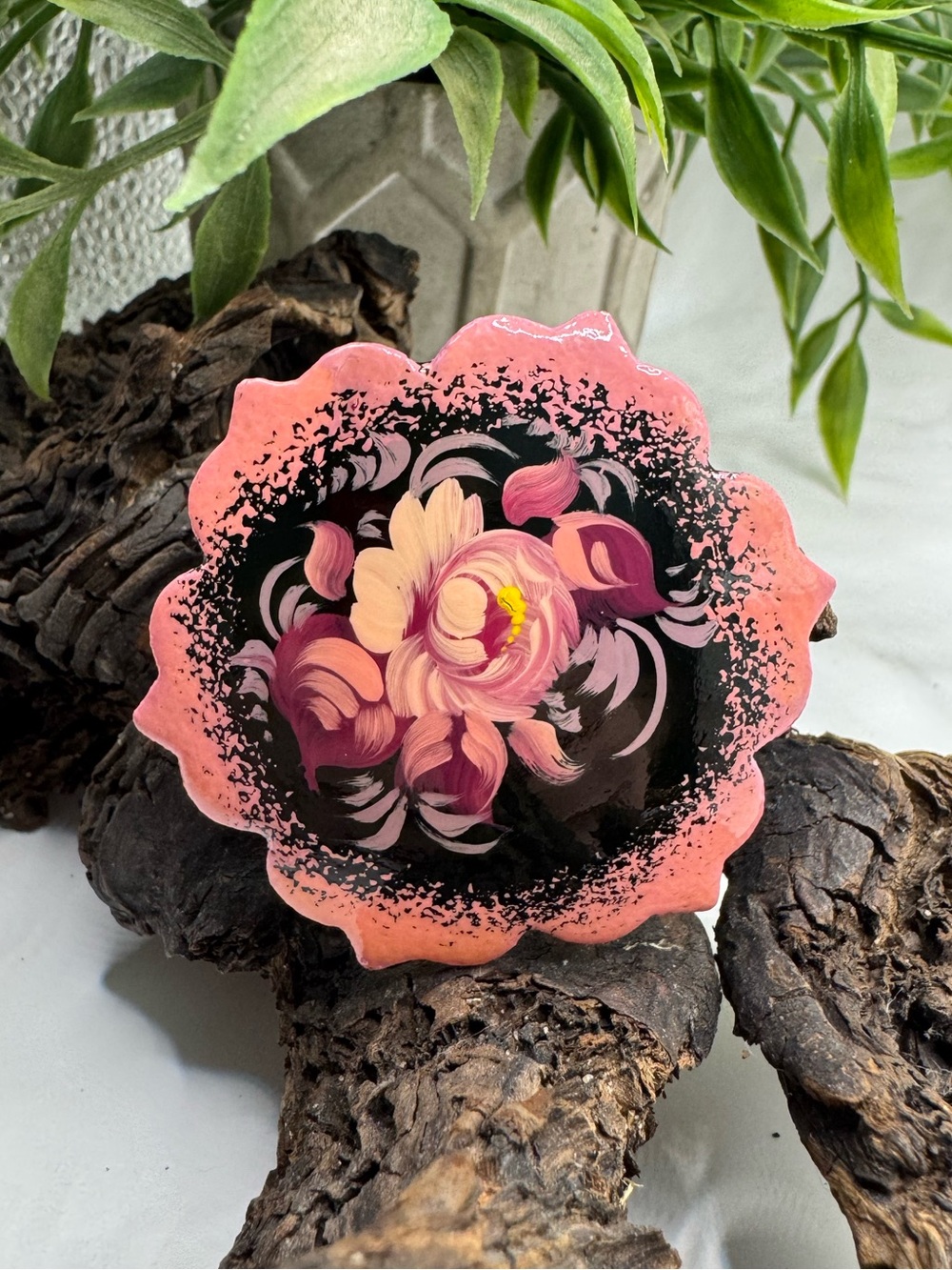 Russian lacquer brooch, EUC. Peachy-pink  design on black. High gloss finish.